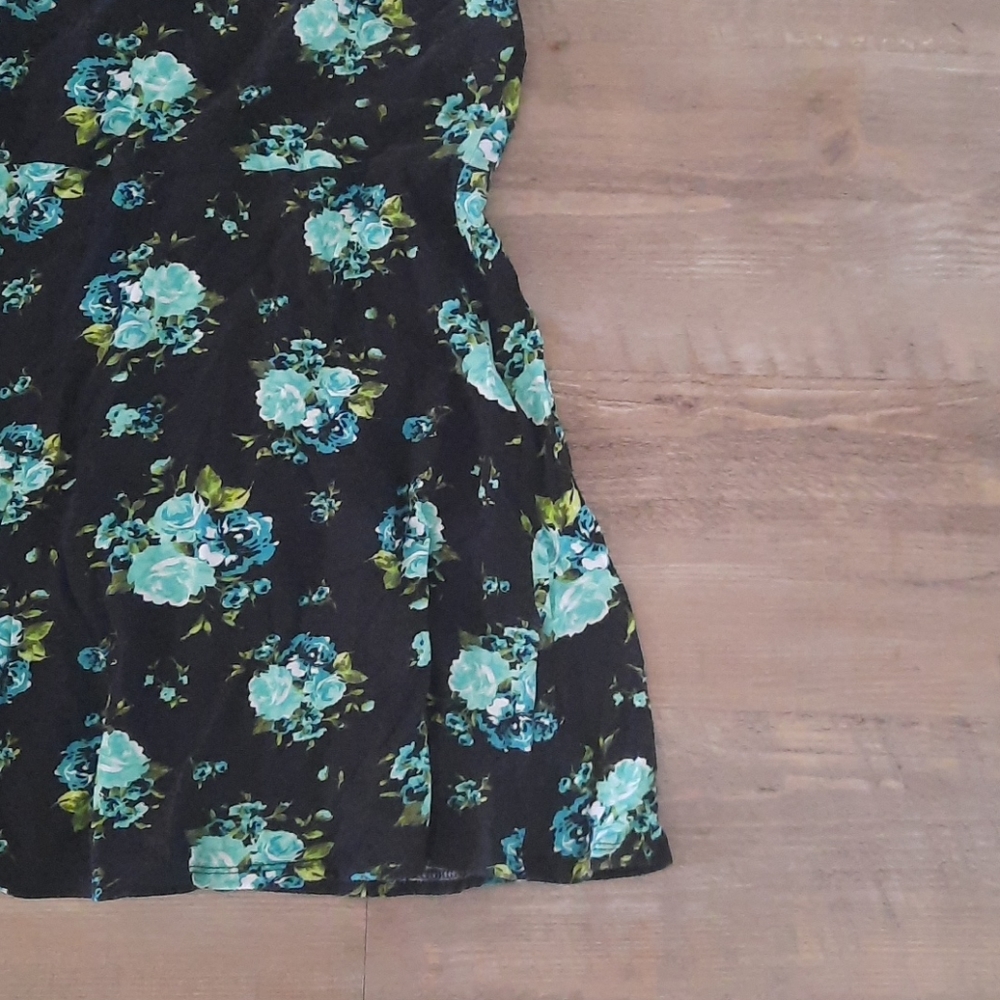 Dress‎ - Picture 3 of 5